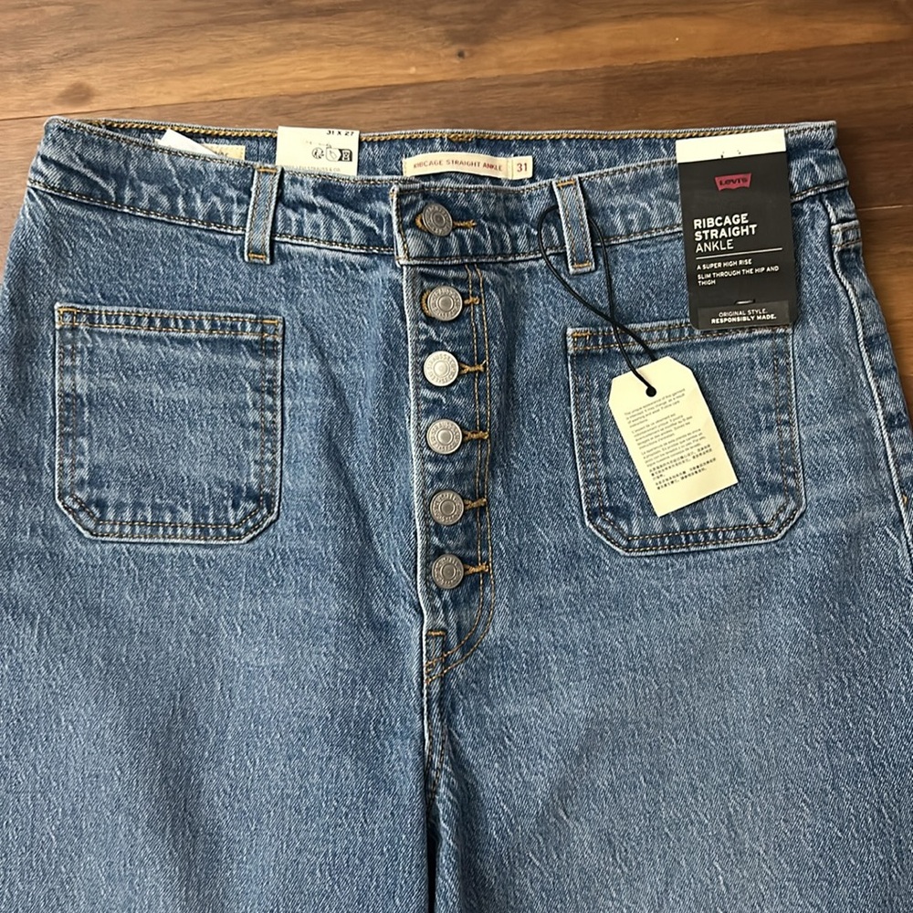 Levi’s Ribcage Ankle Straight Size 31x27 NWT! Medium Wash